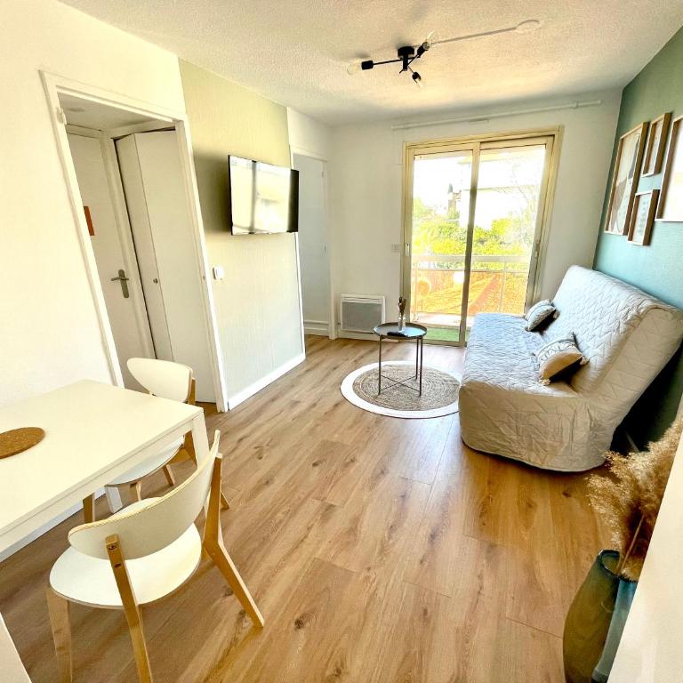 Bel appartement Saint Raphaël - One-Bedroom Apartment - 1