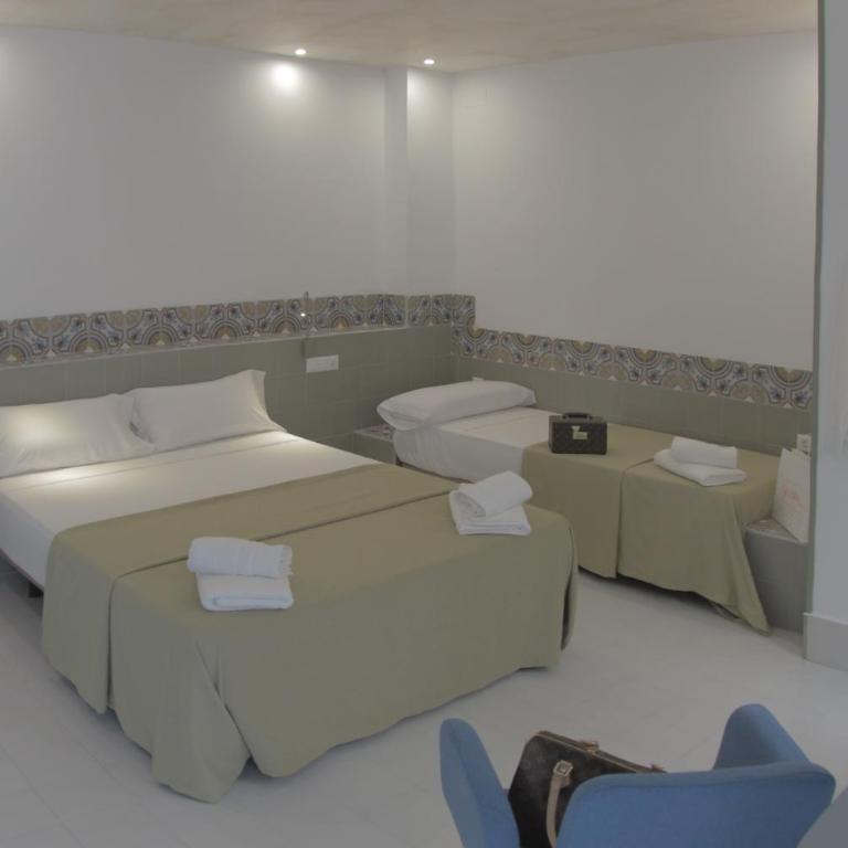 Hostal Gravina - Habitación Triple Básica - 2