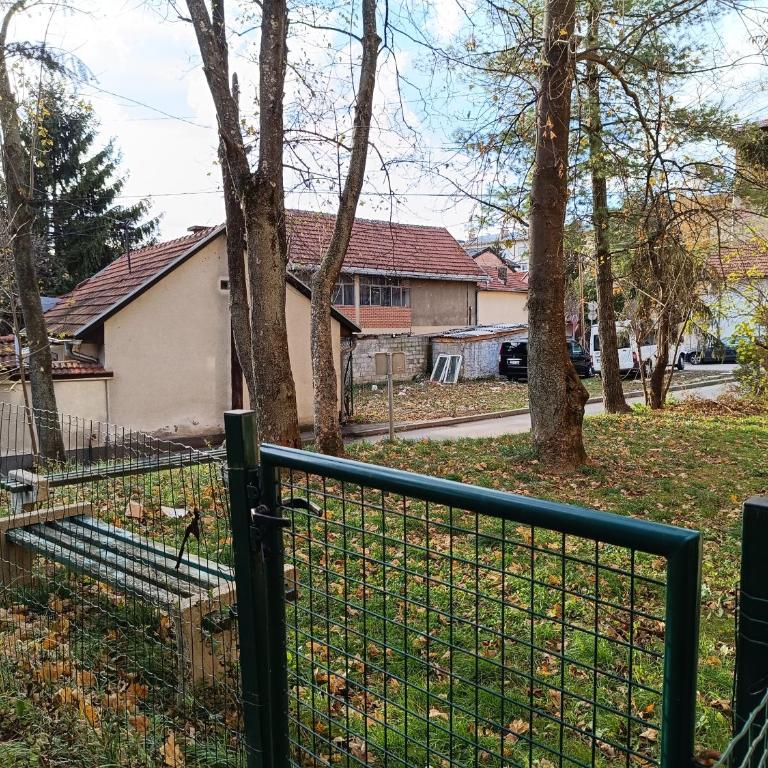 LuxApart Bjelave City Centar free parking - Deluxe Apartment - 6