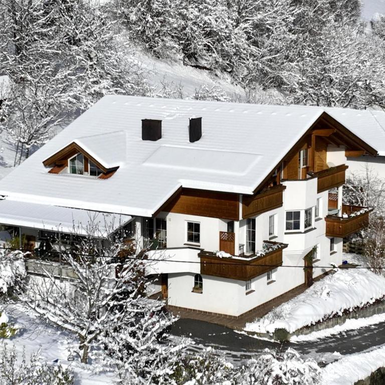 Landhaus Alpenzeit - Apartment mit 3 Schlafzimmern und Dusche - 59