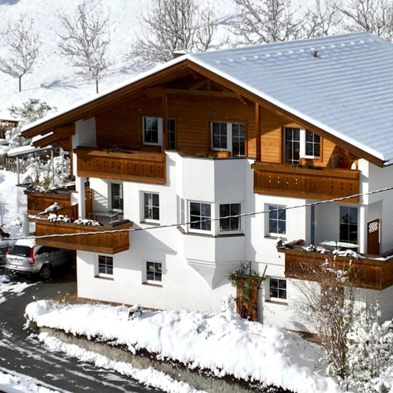 Landhaus Alpenzeit - Apartment mit 3 Schlafzimmern und Dusche - 58