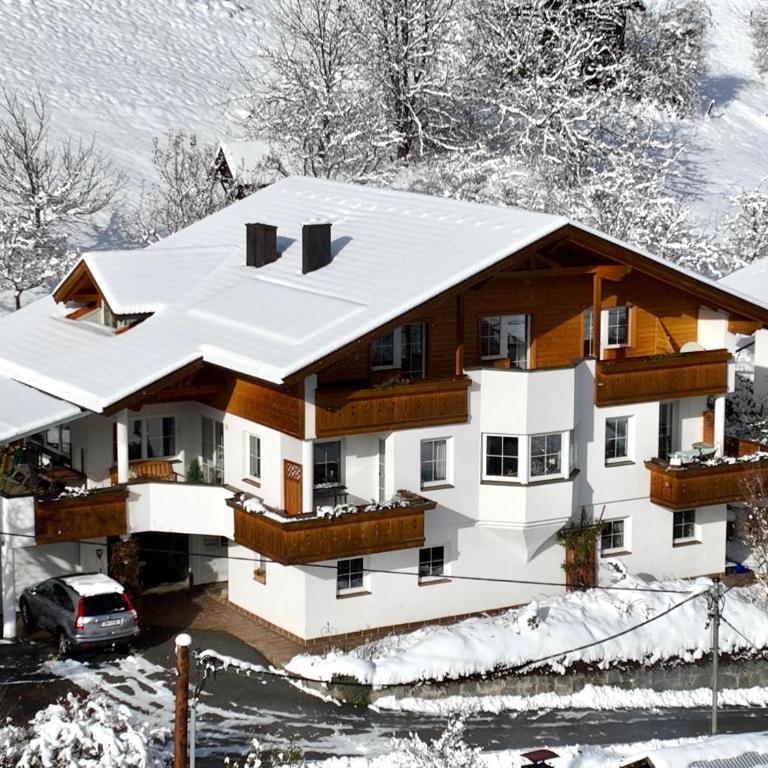 Landhaus Alpenzeit - Apartment mit 3 Schlafzimmern und Dusche - 54