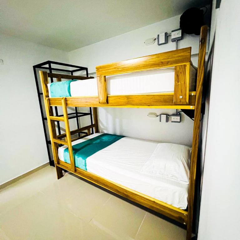 Kromatic Hostel - Bed in Male Dormitory Room - 7