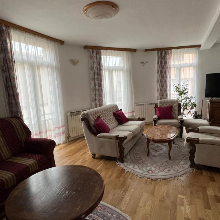 Apartment Comfy Home - Two-Bedroom Apartment with Balcony - 9