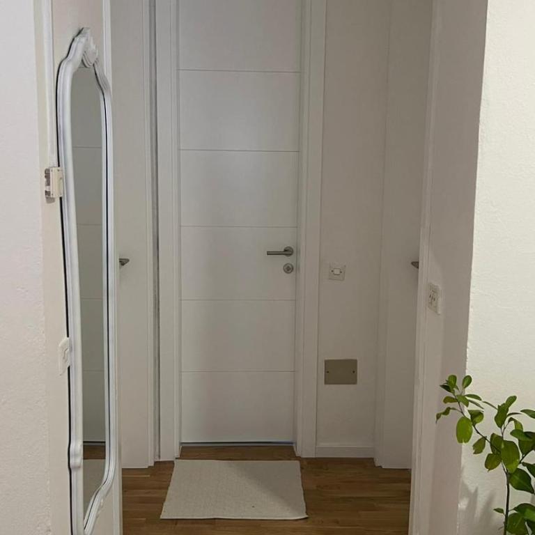 Apartment Comfy Home - Two-Bedroom Apartment with Balcony - 6