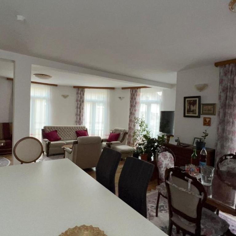 Apartment Comfy Home - Two-Bedroom Apartment with Balcony - 24