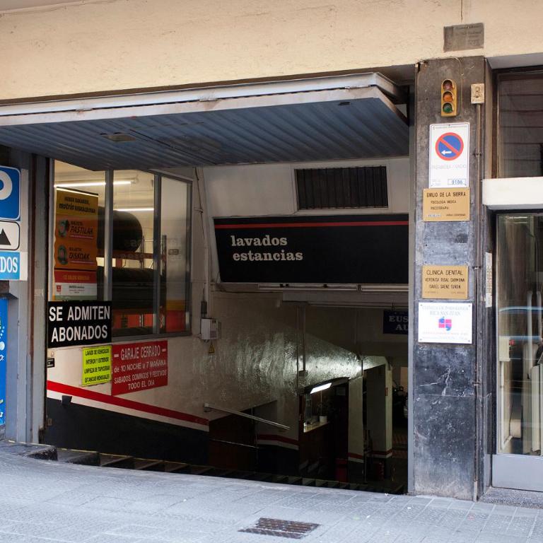 Bilbao Centro con opción de Parking - Three-Bedroom Apartment - 36