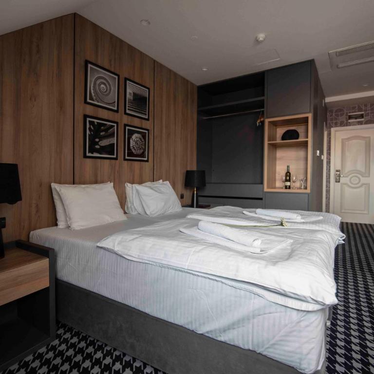 Hotel Platani - Dvokrevetna Soba sa Bračnim Krevetom - 3
