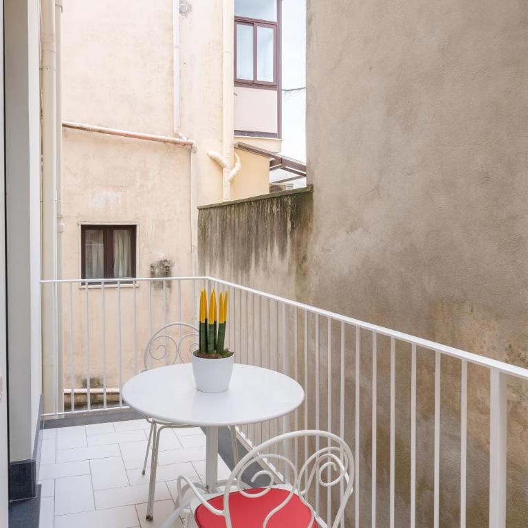 Duomo Guest House - Stay in Sorrento - Double or Twin Room with Balcony - 10