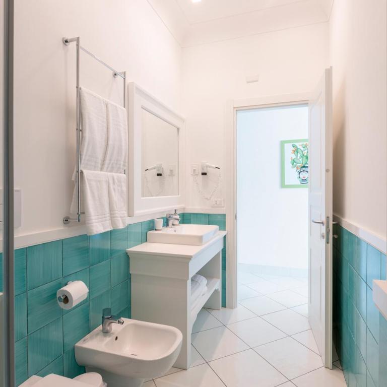 Duomo Guest House - Stay in Sorrento - Double or Twin Room with City View - 9