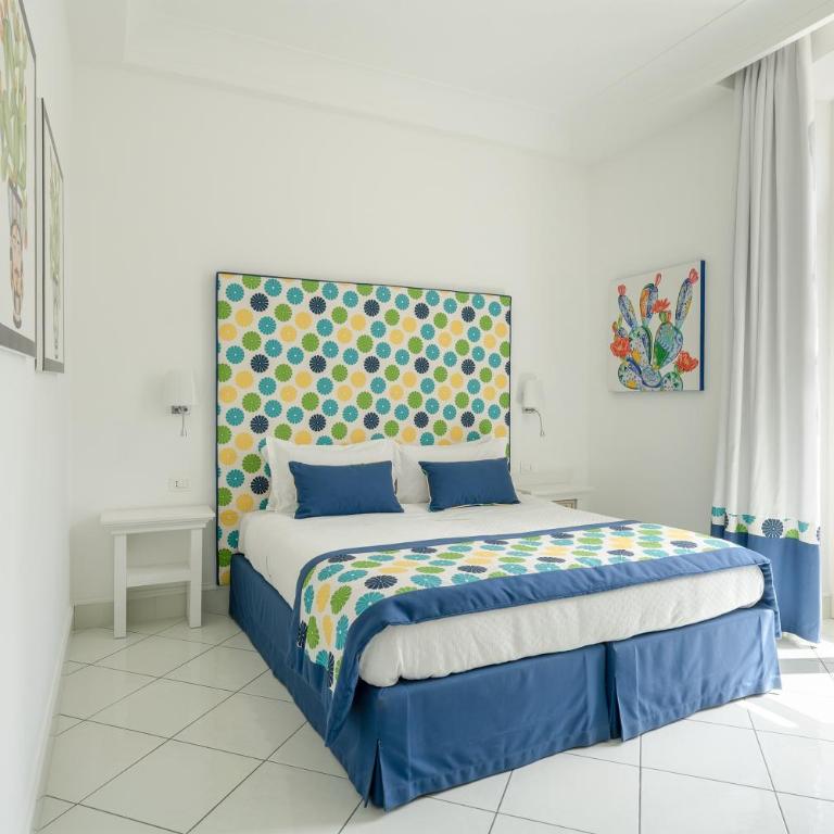 Duomo Guest House - Stay in Sorrento - Double or Twin Room with City View - 6