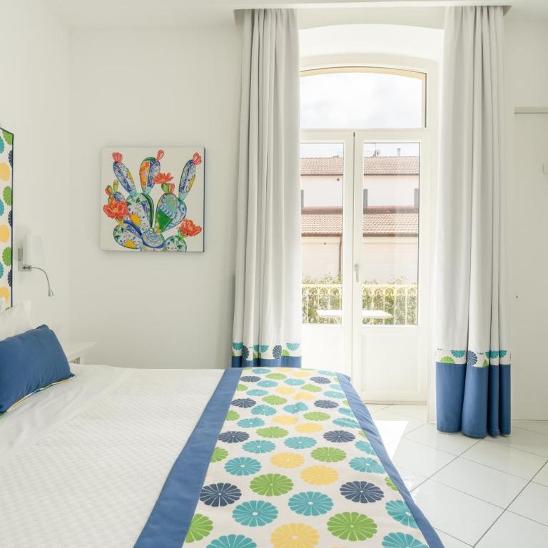 Duomo Guest House - Stay in Sorrento - Double or Twin Room with City View - 7