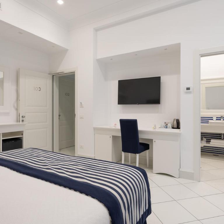 Duomo Guest House - Stay in Sorrento - Double or Twin Room with Extra Bed - 4