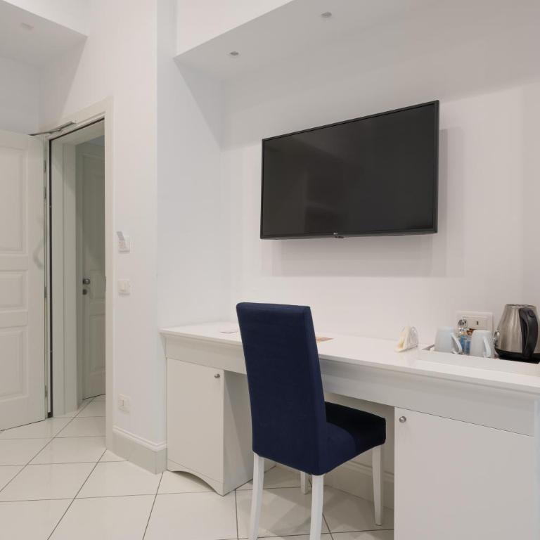 Duomo Guest House - Stay in Sorrento - Double or Twin Room with Extra Bed - 6