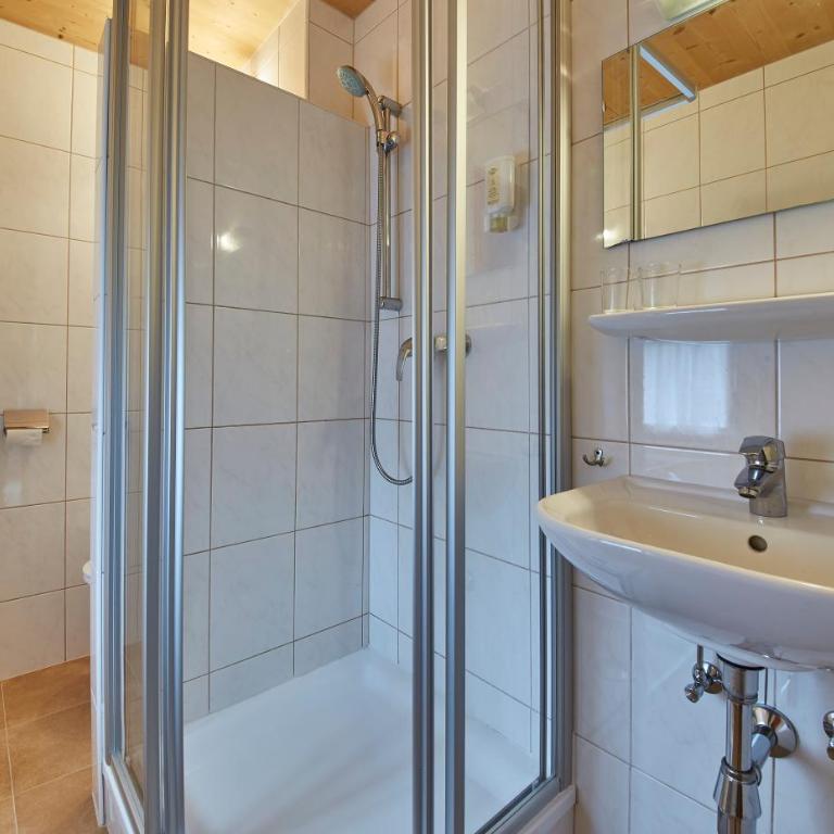 Sportpension Enzian - Doppelzimmer mit Balkon - 3