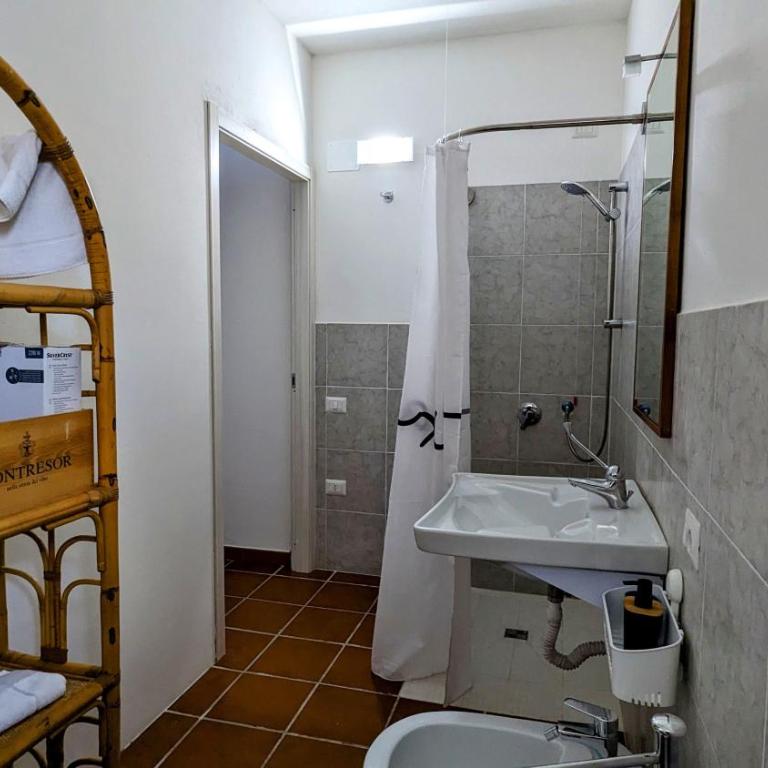 Casa Rurale - Camera Matrimoniale con Accesso Disabili - 3