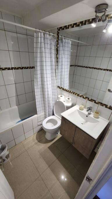 Amplio Departamento Central Piso 11 Frente Casino Luckia - Apartment - 18