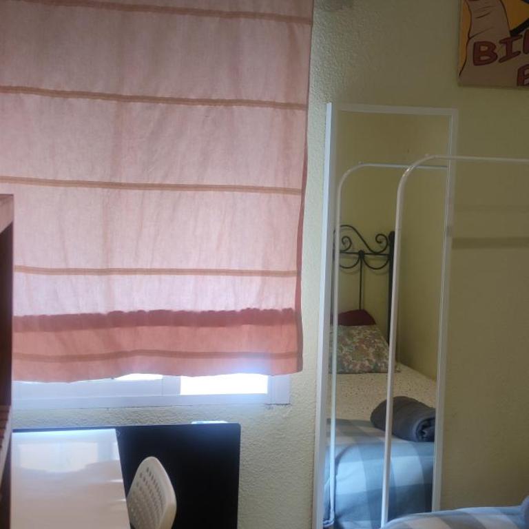 Habitacion individual en apartamento céntrico - Single Room with Shared Bathroom - 4