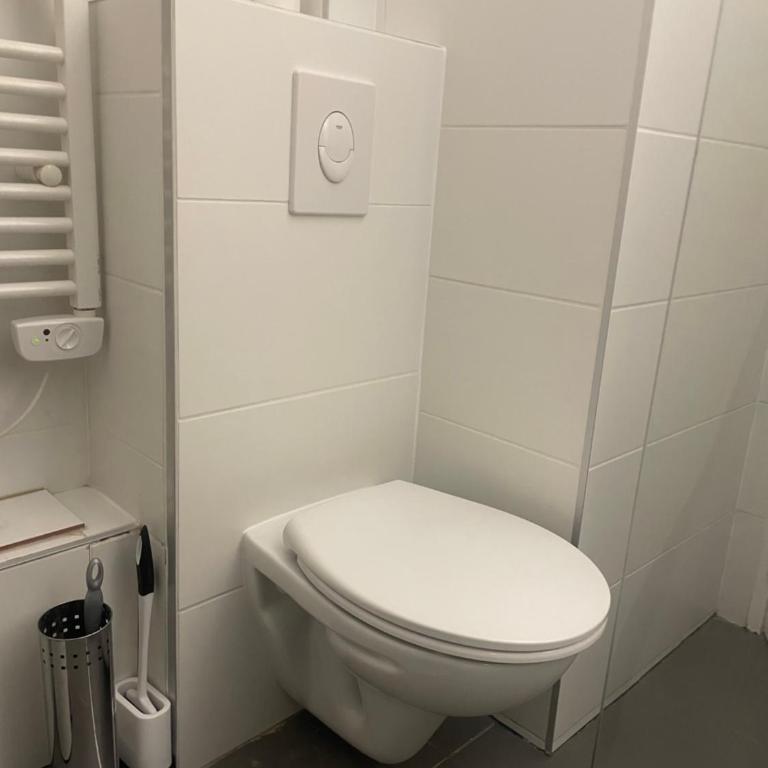 Adorable studio avec un parking prive - One-Bedroom Apartment - 13