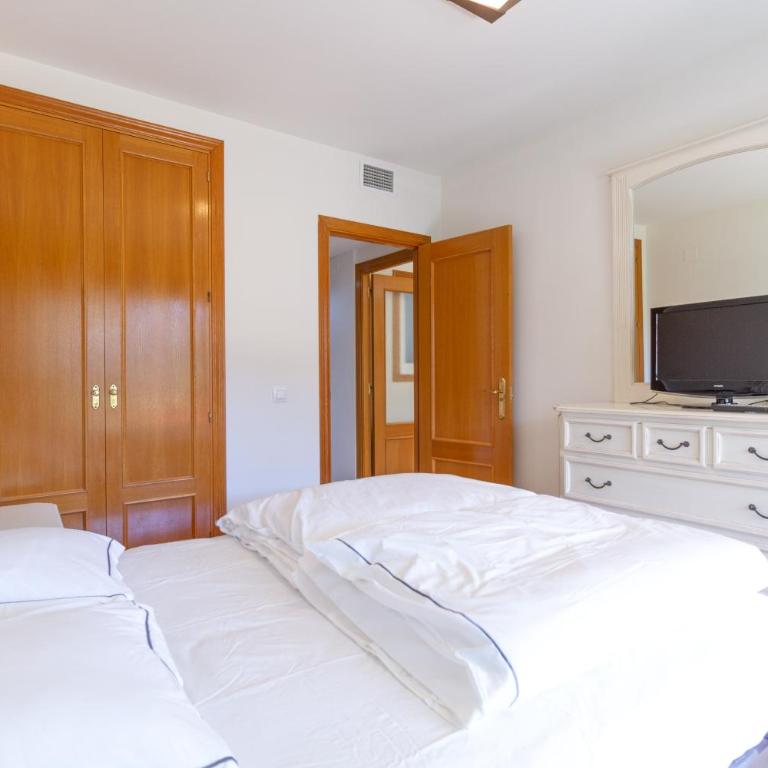 Beautiful flat in the building Balcon del Mar, on the first line of La Cala beach, pool and garage - One-Bedroom Apartment - 4