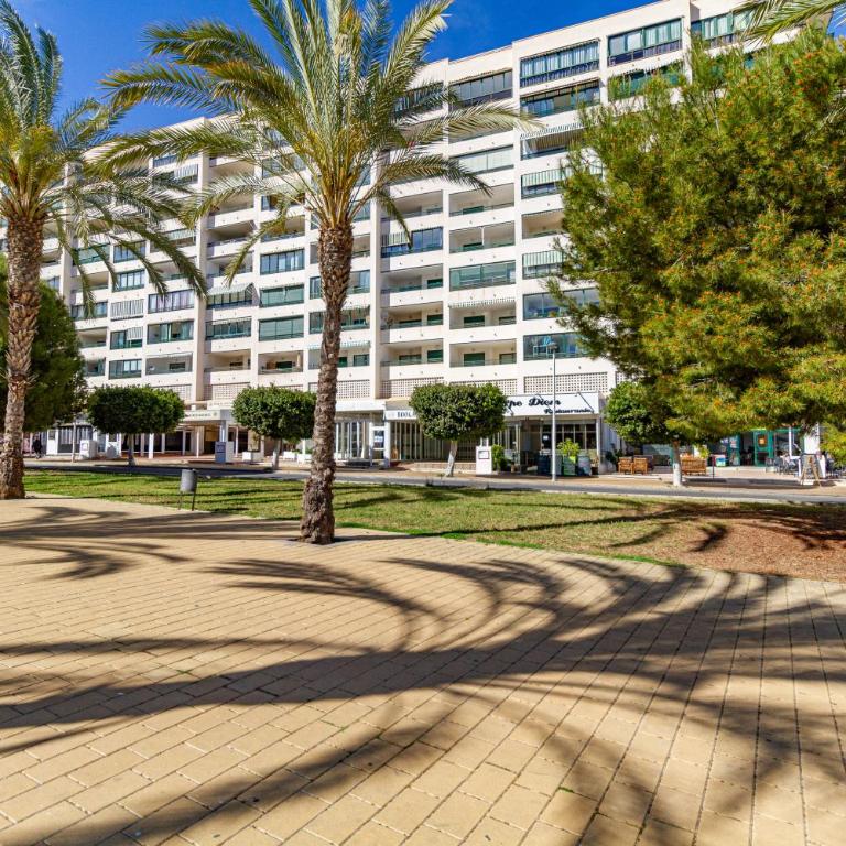 Beautiful flat in the building Balcon del Mar, on the first line of La Cala beach, pool and garage - One-Bedroom Apartment - 9