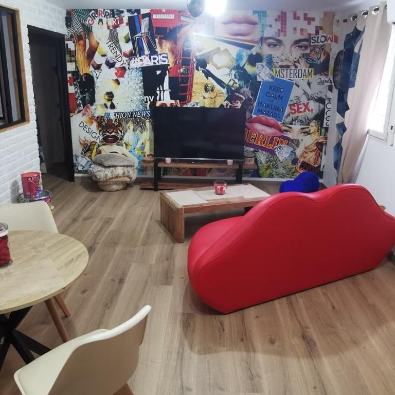 Gîtes déco pop et chaleureuse avec jacuzzi, sauna, piece coquine - Maison 1 Chambre - 4