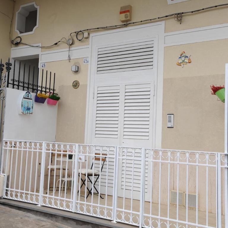 MAMIS - Three-Bedroom House - 3