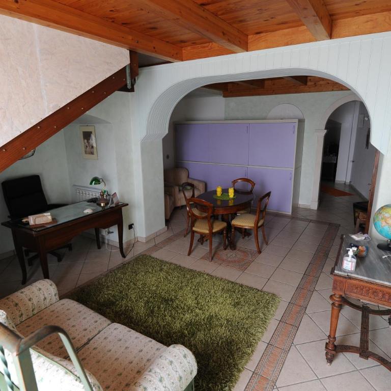 MAMIS - Three-Bedroom House - 4
