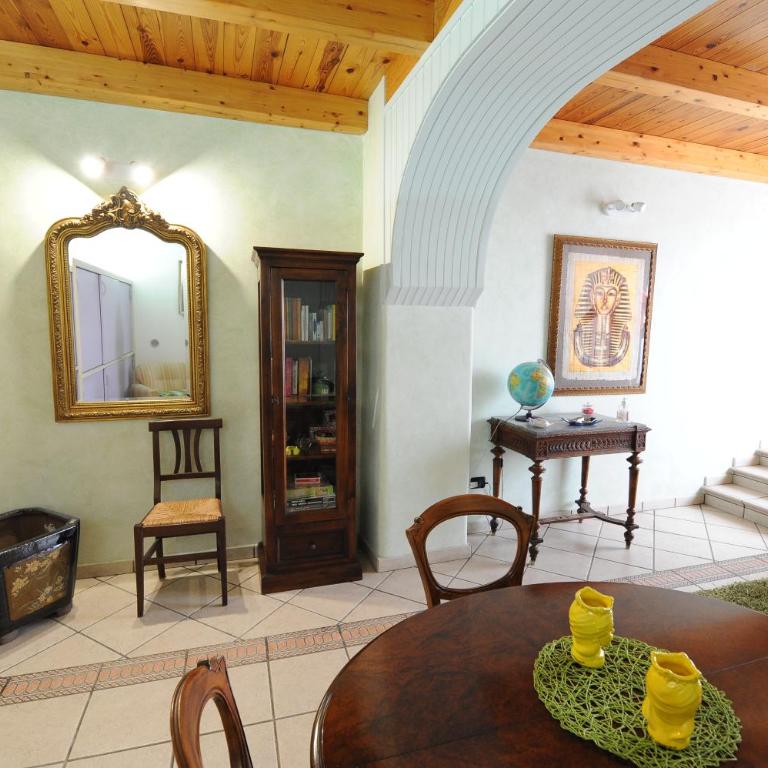 MAMIS - Three-Bedroom House - 8