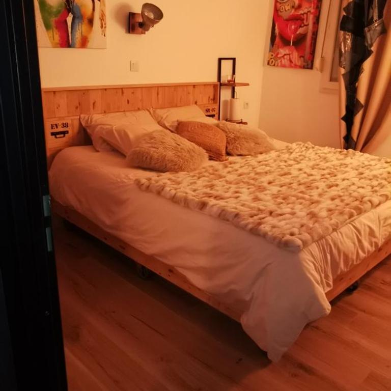 Gîtes déco pop et chaleureuse avec jacuzzi, sauna, piece coquine - Maison 1 Chambre - 3