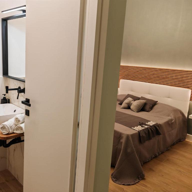 Domus Aldini - Double Room with Private Bathroom - 4