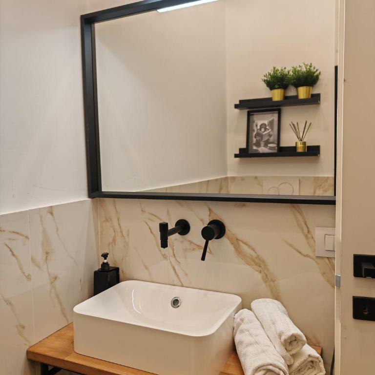 Domus Aldini - Double Room with Private Bathroom - 5
