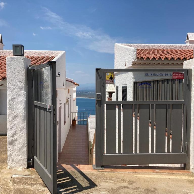Appartement Duplex Rosas avec terrasse magnifique jacuzzi vue mer - Three-Bedroom Apartment - 59