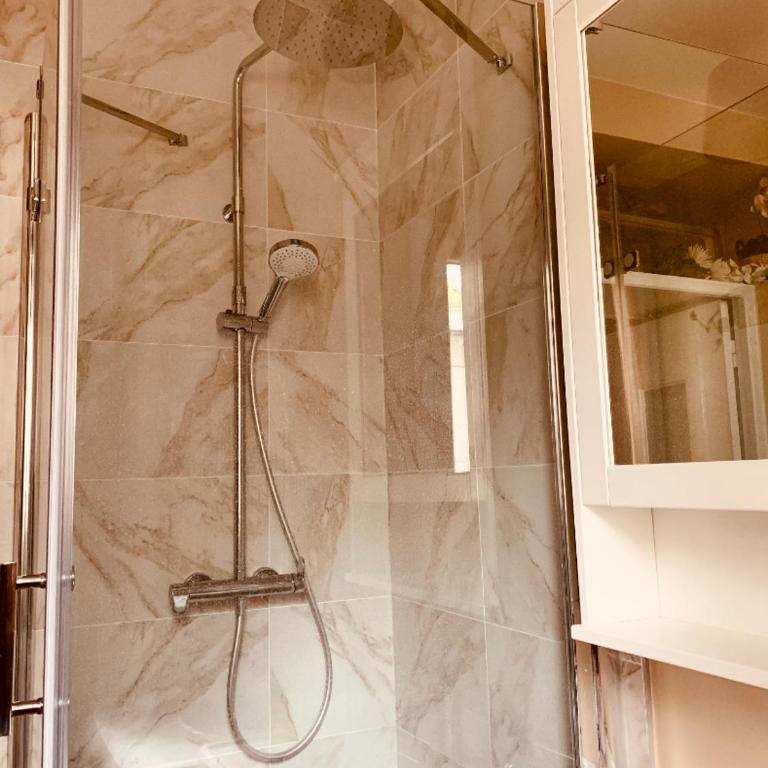Parisian style Appartment Private room with Shared bathroom near Bastille and Gare de Lyon - Chambre Lit Queen-Size avec Salle de Bains Commune - 6