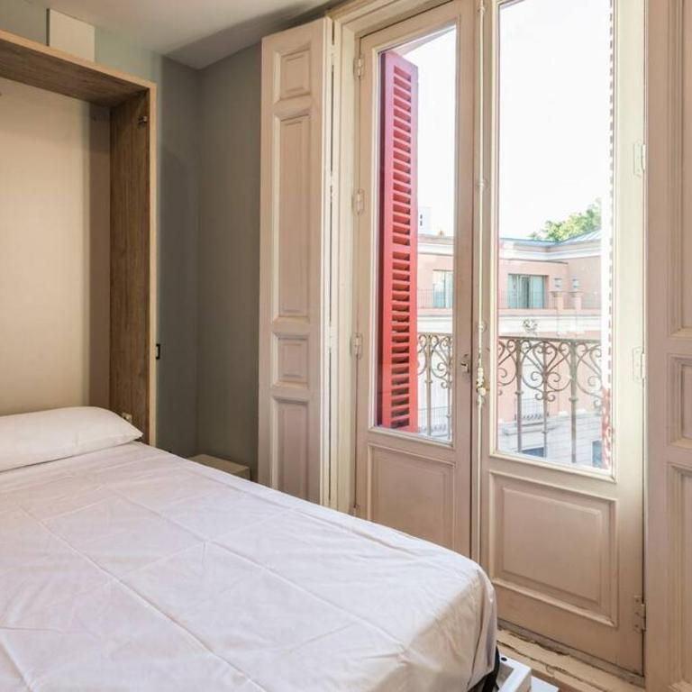 LA LATINA - PLAZA MAYOR - CENTRAL - MONTHS TOO - TEMPORADA Only workers, students, or for health reasons - One-Bedroom Apartment - 3