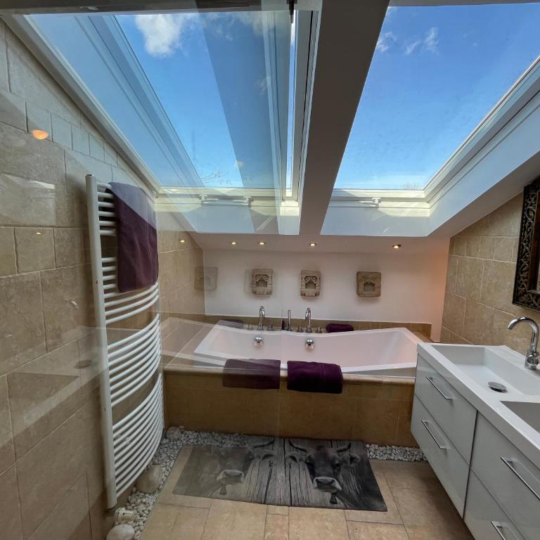 Glückliche Kuh-Villa - Achtsamer Rückzugsort mit Traumgarten, Schwimmteich & Raum zum Sein bis 18 Personen - Allgäu - Suite Loft - 34