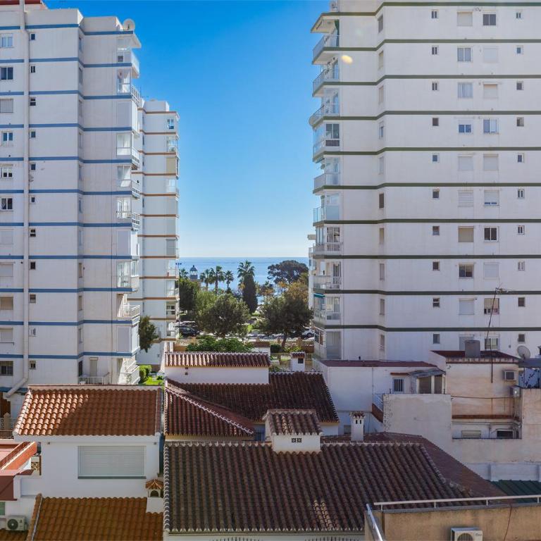 A&N Family Apartment with Pool & Parking Torre del Mar - Three-Bedroom Apartment - 1
