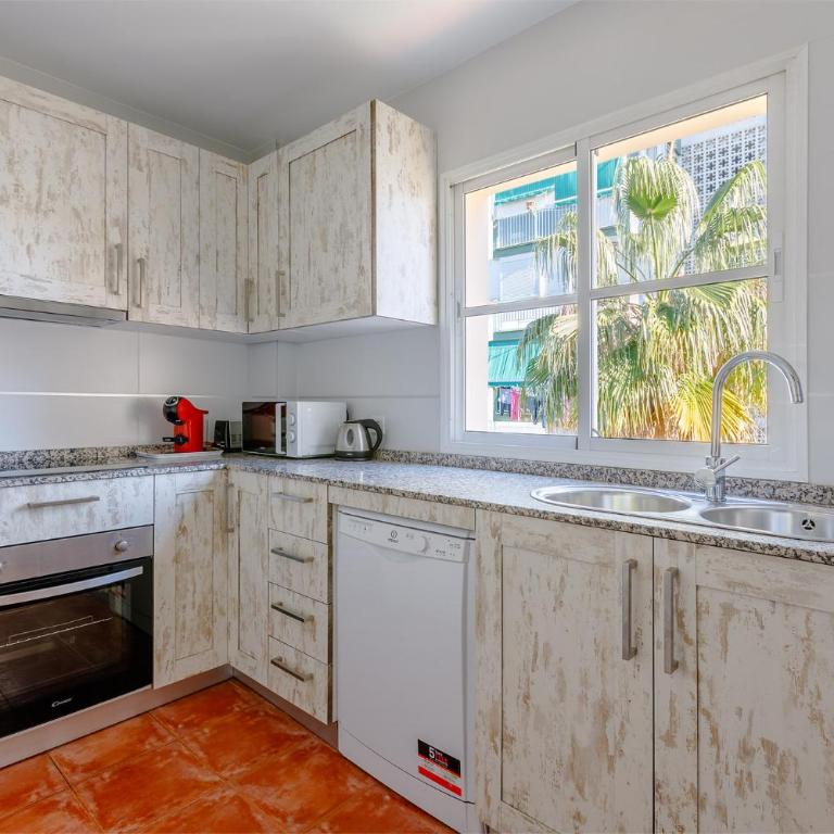 A&N Family Apartment with Pool & Parking Torre del Mar - Three-Bedroom Apartment - 7