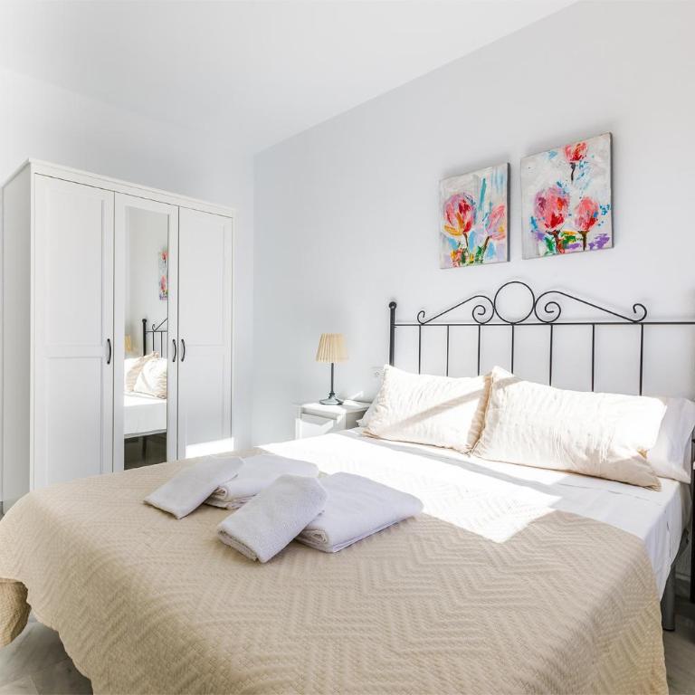 A&N Family Apartment with Pool & Parking Torre del Mar - Three-Bedroom Apartment - 16