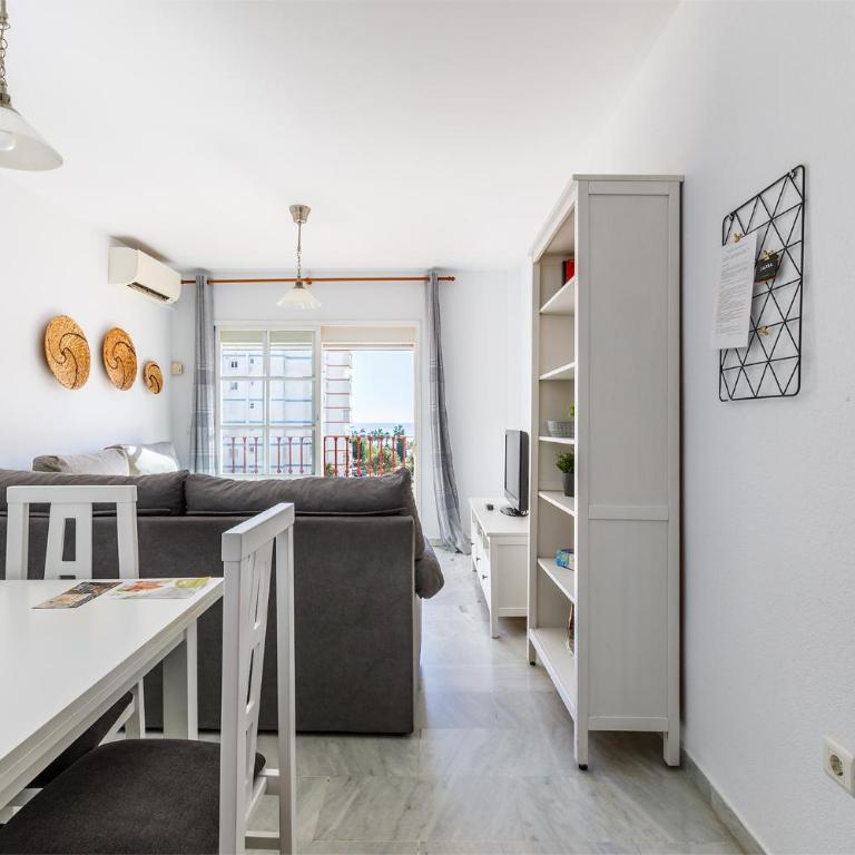 A&N Family Apartment with Pool & Parking Torre del Mar - Three-Bedroom Apartment - 29
