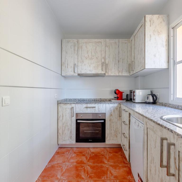 A&N Family Apartment with Pool & Parking Torre del Mar - Three-Bedroom Apartment - 32