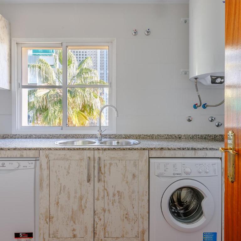 A&N Family Apartment with Pool & Parking Torre del Mar - Three-Bedroom Apartment - 40