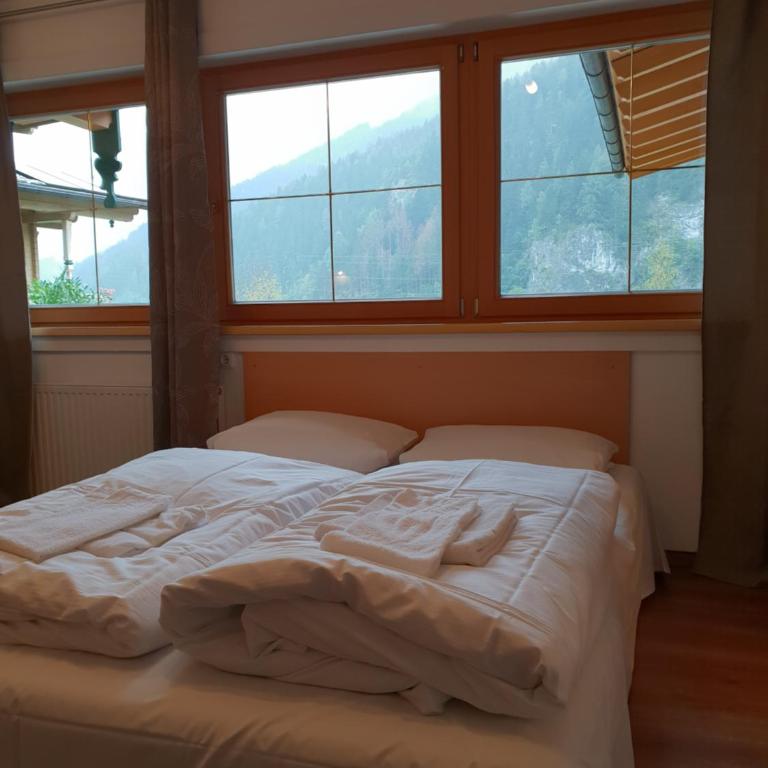 Appartementhaus Zillertal by PiaundDirk - Apartment - 2