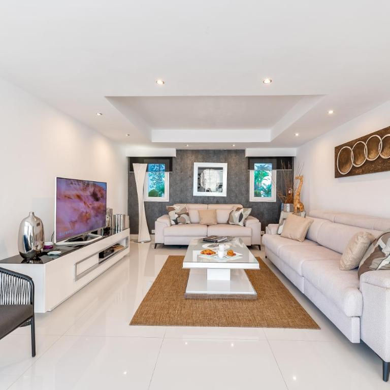 Newly Renovated 4 BDRM Villa w Pool in Top Location - Villa con vistas al mar - 7