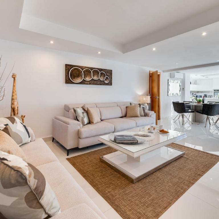 Newly Renovated 4 BDRM Villa w Pool in Top Location - Villa con vistas al mar - 9