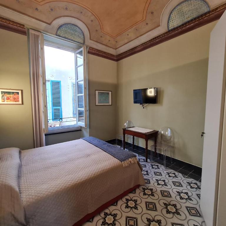 B&B Residenza d'epoca "La nostra casa tra le torri" - Camera Matrimoniale con Bagno Privato Esterno - 9