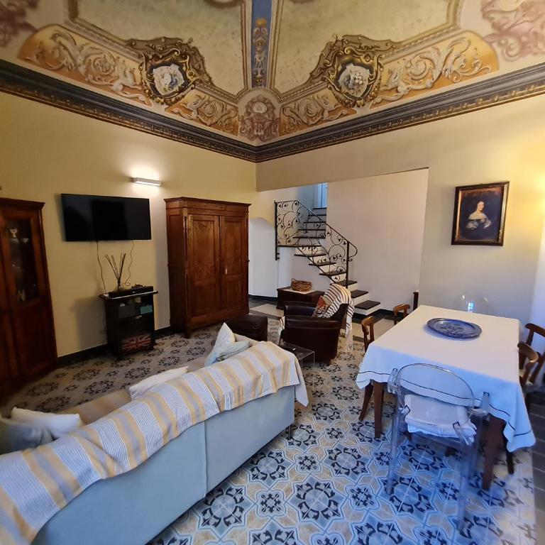 B&B Residenza d'epoca "La nostra casa tra le torri" - Camera Matrimoniale con Bagno Privato Esterno - 5