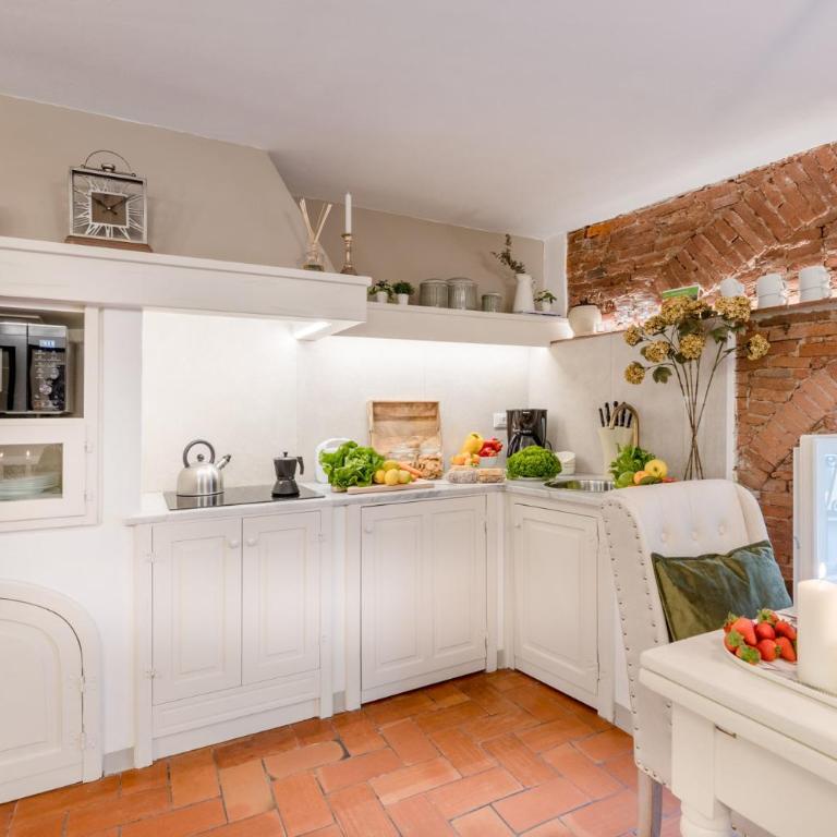 Casa Colosseum, A Million Dollar's View: the Lucca Colosseum. Luxury 1 bedroom 1 Bathroom Apartment - Appartamento con 1 Camera da Letto - 15
