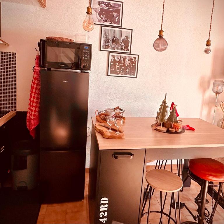 Résidence Le SUNSET Marseillan-plage, entre mer, canal du midi et lagune de Thau, étape vélo, famille, couple, VRP, toutou admis, jardin, parking privé gratuit, vélos, Clim, WIFI fibre gratuite, commodités, plage et piste cyclable à proximité - Apartamento de 2 dormitorios - 12