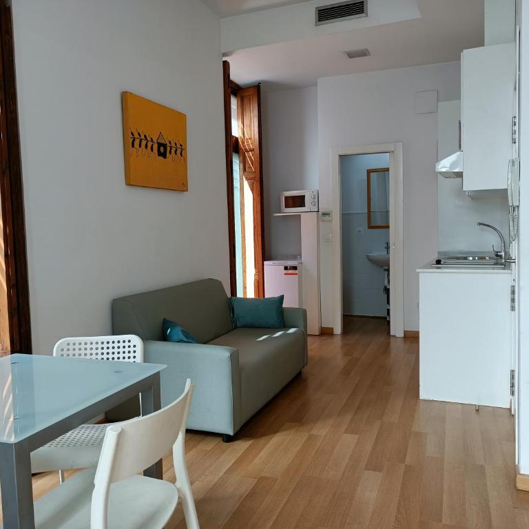 Tossal - Studio with Balcony - 12